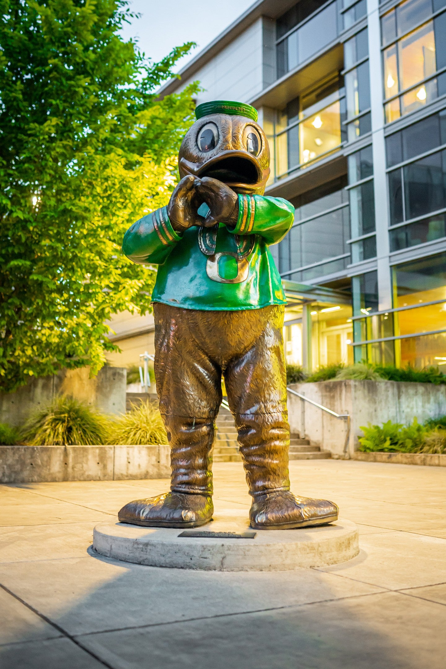Golden statute of the University of Oregon mascot, the Duck