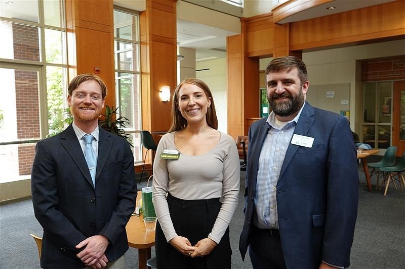 Oregon Law LSAA Members with Student