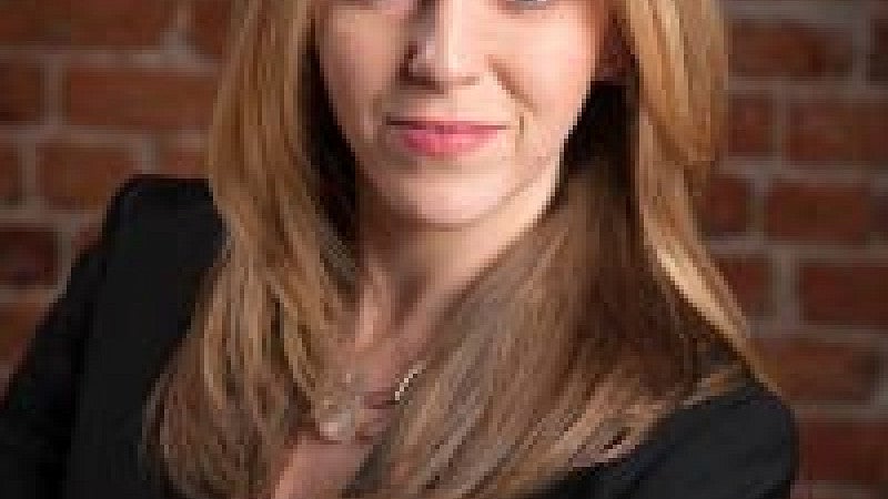 Jennifer Nicholls Headshot