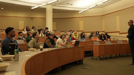 Roger Worthington presents to classroom of students at Oregon Law