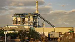 The coal-fired AES Hawaii Power Plant near Kalaeloa, Oahu, Hawaii, is pictured. Tony Webster/Flickr