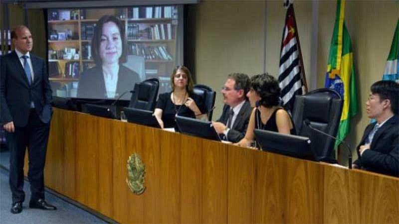Ricardo Pereira, Antonio Rodrigues de Freitas Jr., Maria Cecília Asperti, and Bruno Takahashi Elizabeth Tippett speaking via a video conference to a panel of judges and law practioners
